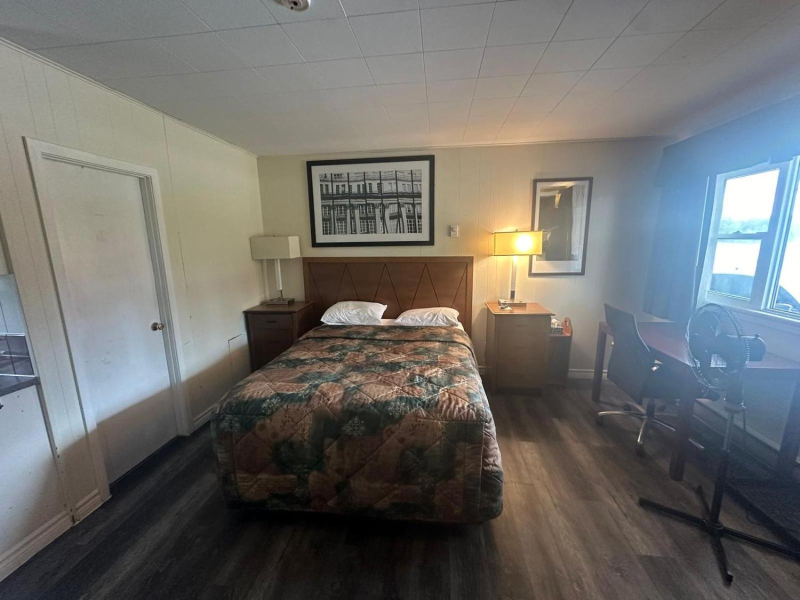 Pine Ridge Motel Timmins Exterior foto