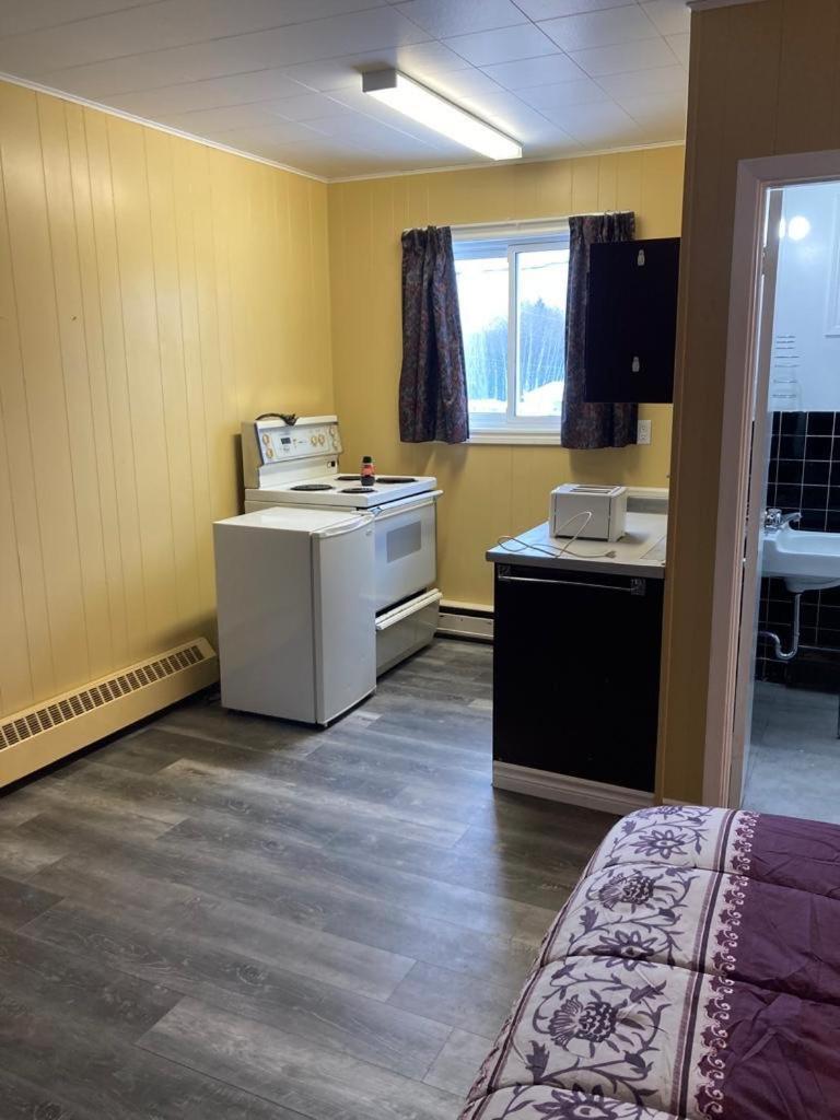 Pine Ridge Motel Timmins Exterior foto